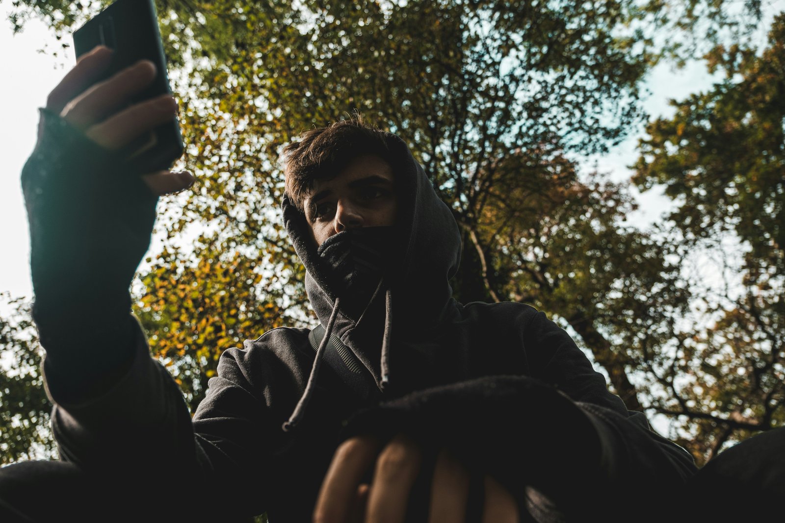 Why is a men’s black hoodie considered one of the best and most essential wardrobe choices?